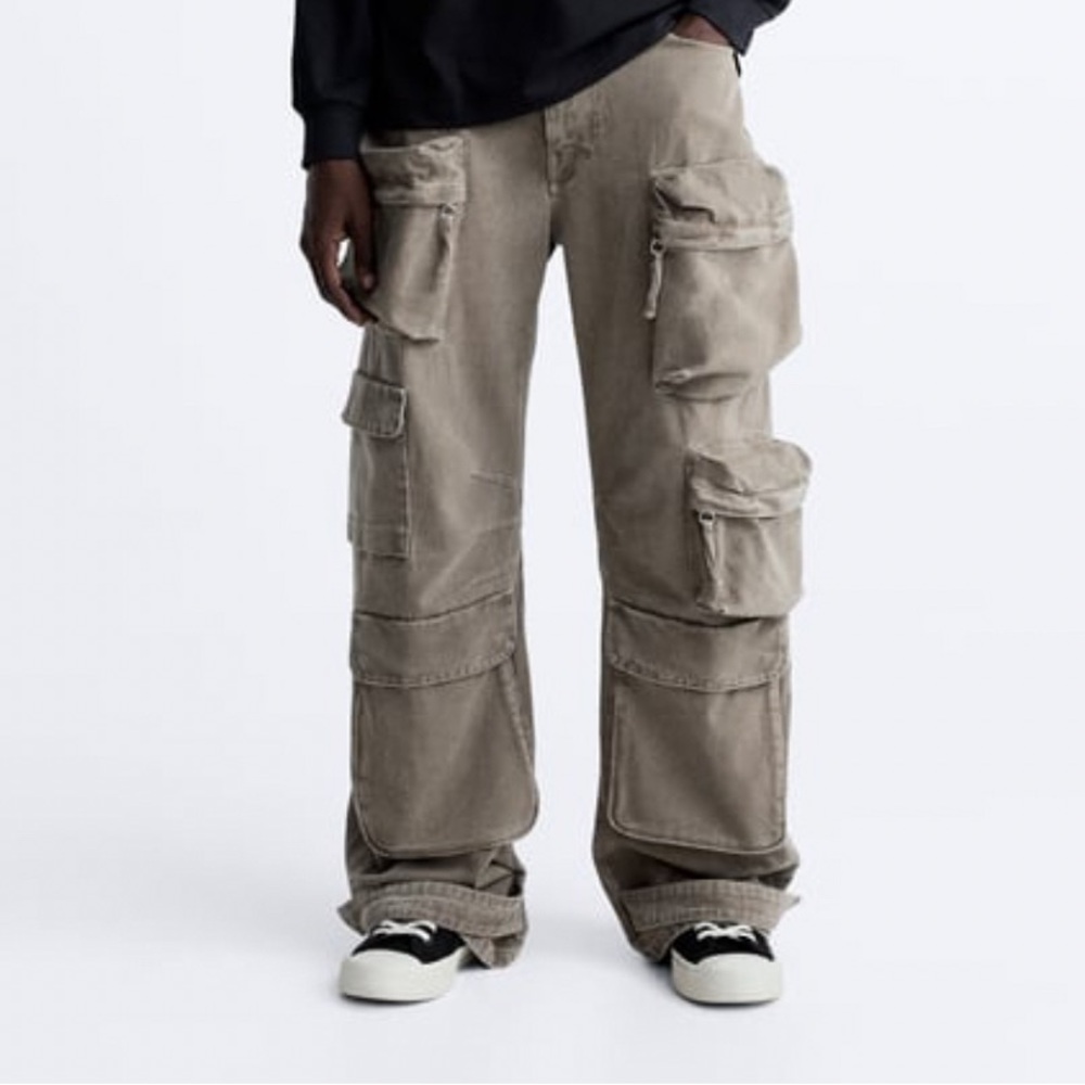 Men’s 32 utility pocket jean.